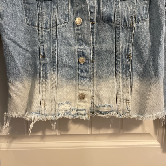 Vervet Los Angeles Distressed Denim Jean Jacket - Picture 6 of 7